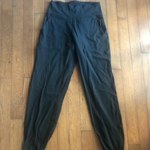 Lulu Lemon women’s green jogger leggings